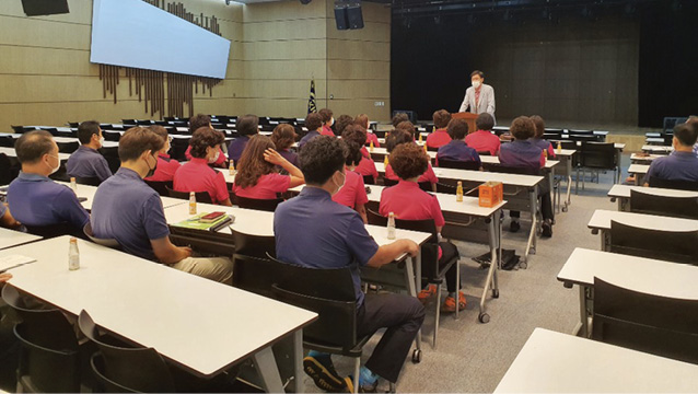 (재)과학기술시설관리단에서 8월, 현장노동자들의 애로사항을 듣고 해결책을 모색하기 위한 현장간담회를 열었다. ⓒ (재)과학기술시설관리단