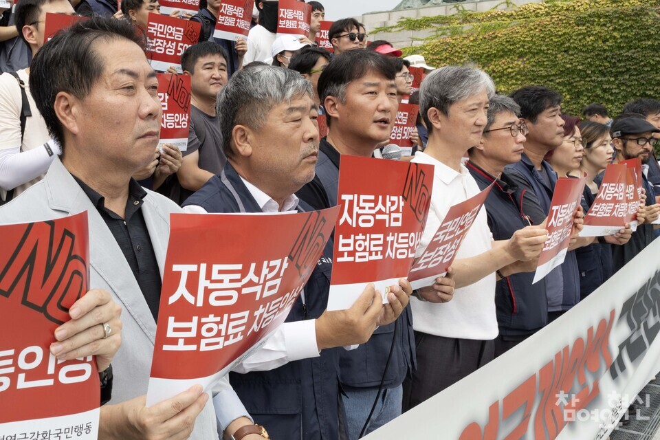 양경수 민주노총 위원장이 10일 오후 서울 영등포구 국회 본청 앞 계단에서 열린 ‘노후 파탄, 분열 조장 윤 정부 연금개악안 규탄한다! 기자회견’에서 발언하고 있다. ⓒ 참여와혁신 천재율 기자 jycheon@laborplus.co.kr