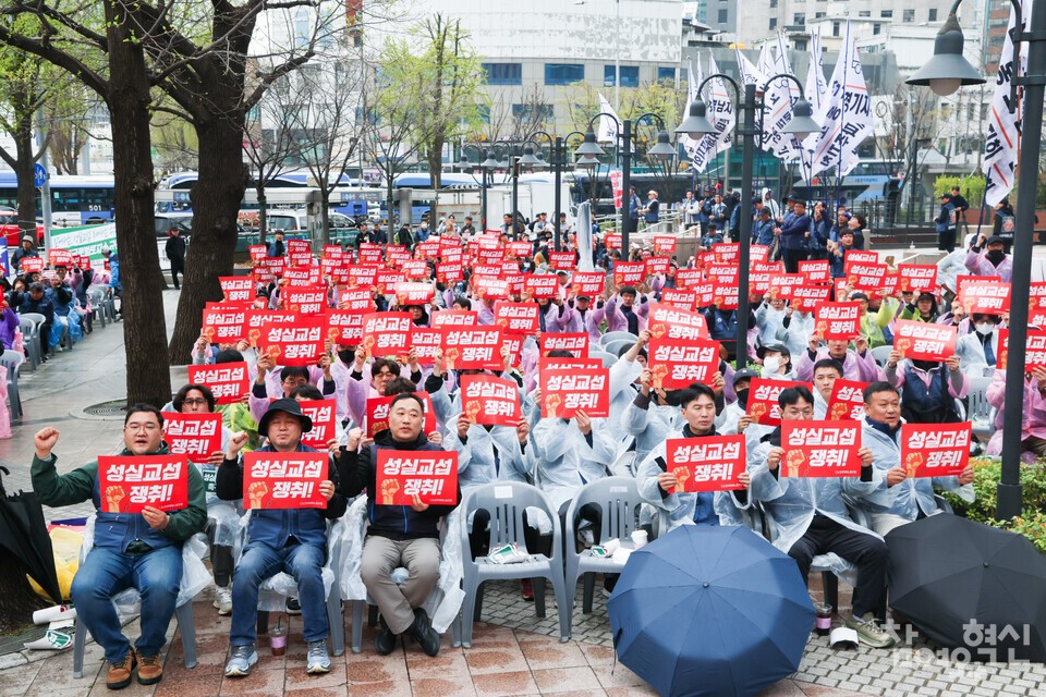 6일 오후 서울 중구 롯데글로벌로지스 본사 앞에서 ‘현장 배송수수료 삭감 반대! 원청 성실교섭 쟁취! 전국택배노동조합 롯데본부 결의대회’가 열렸다. ⓒ 참여와혁신 김다윗 기자 dwkim@laborplus.co.kr
