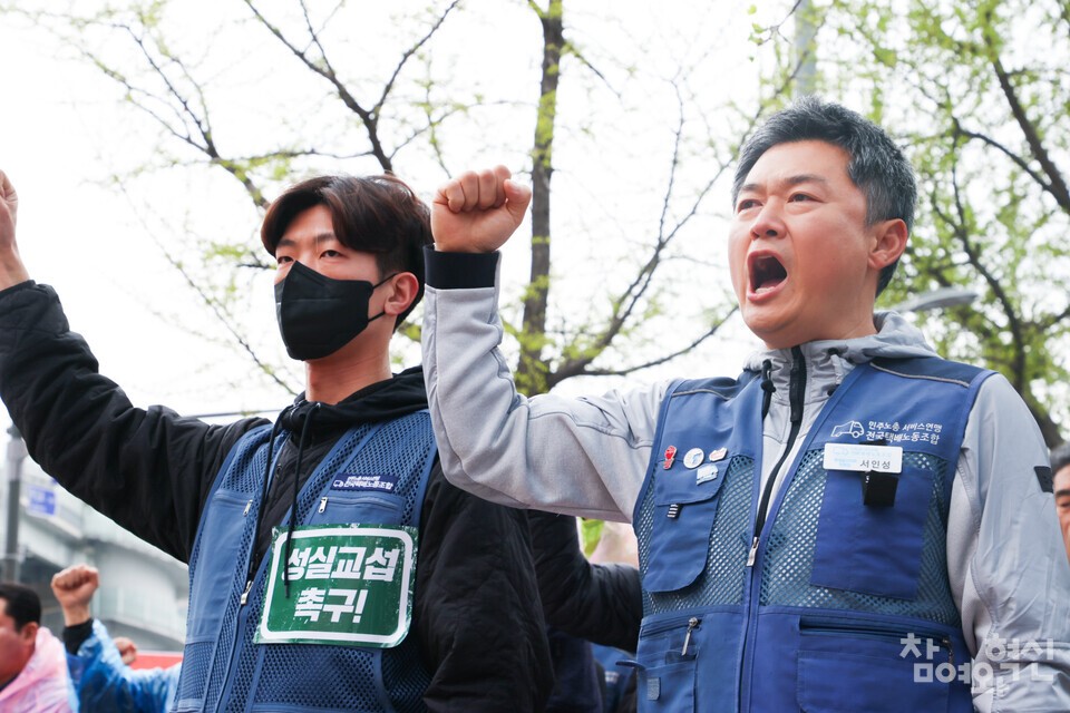 6일 오후 서울 중구 롯데글로벌로지스 본사 앞에서 ‘현장 배송수수료 삭감 반대! 원청 성실교섭 쟁취! 전국택배노동조합 롯데본부 결의대회’가 열렸다. ⓒ 참여와혁신 김다윗 기자 dwkim@laborplus.co.kr